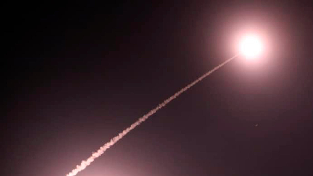 ইরান এক ঘণ্টার মধ্যে ইসরায়েলের লক্ষ্যবস্তুতে তিন দফা ক্ষেপণাস্ত্র নিক্ষেপ