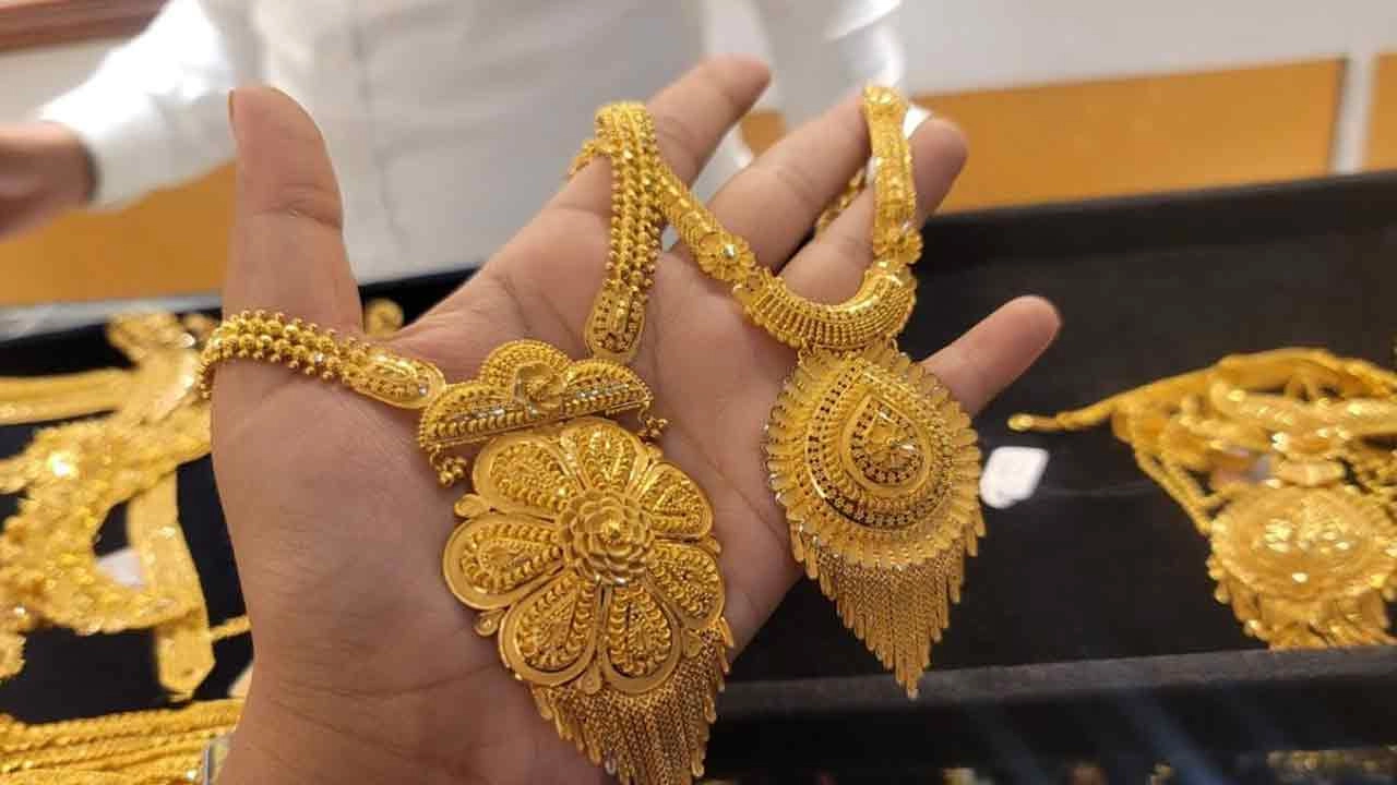 বাংলাদেশে স্বর্ণের দাম নতুন উচ্চতায়, ২২ ক্যারেটের প্রতি ভরি ২ লাখ ৪১ হাজার ৪৪৫ টাকা