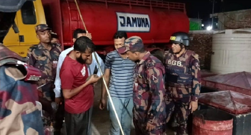 গাজীপুরের কোনাবাড়িতে অবৈধ জ্বালানি মজুত, বিজিবির অভিযান