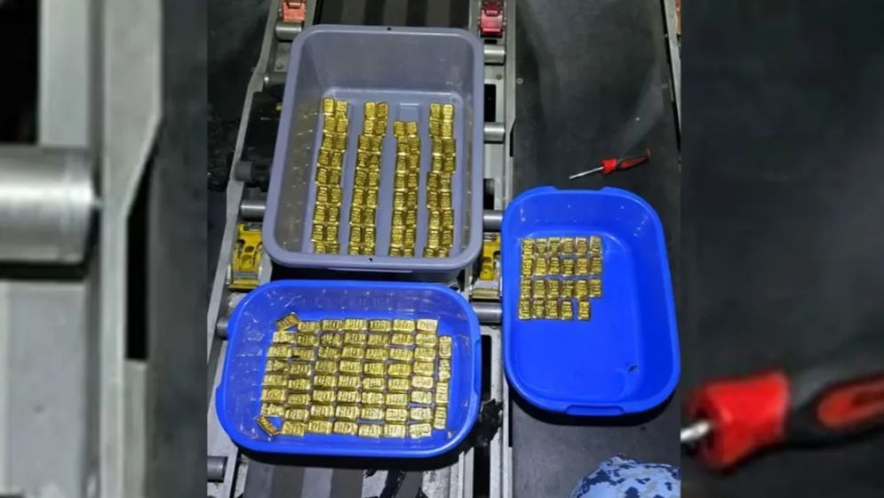 শাহজালাল বিমানবন্দরে টয়লেট প্যানেল থেকে ১৮ কেজি স্বর্ণ উদ্ধার