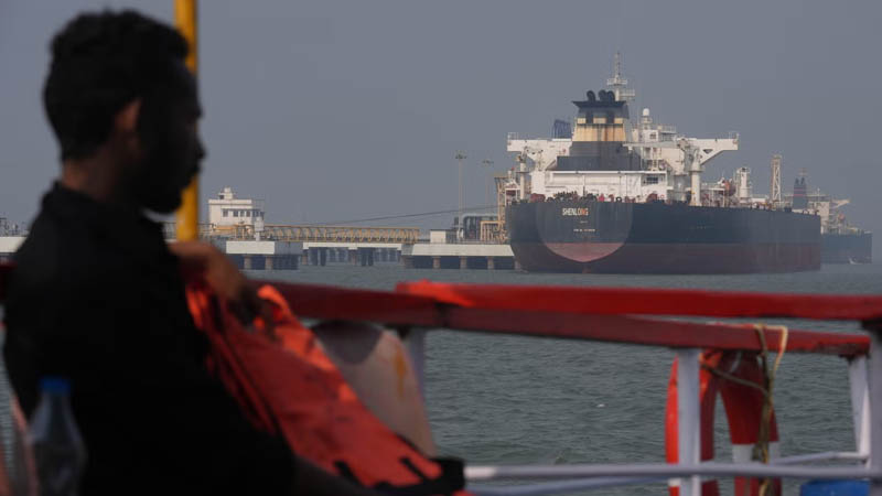 হরমুজ প্রণালিতে জাহাজ চলাচলে নতুন বিধিনিষেধ, ট্রানজিট ফি আরোপে উত্তেজনা বৃদ্ধি