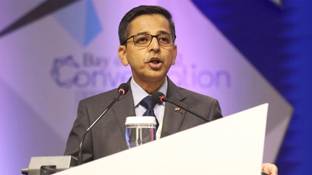 ভারতীয় পর্যটন ভিসা চালুর চেষ্টা অব্যাহত: হাইকমিশনার প্রণয় ভার্মা