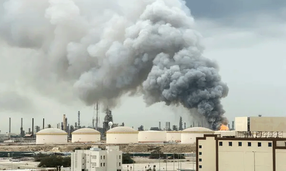উপসাগরীয় অঞ্চলে ইরানের ক্ষেপণাস্ত্র ও ড্রোন হামলা, একাধিক দেশে সতর্কতা জারি
