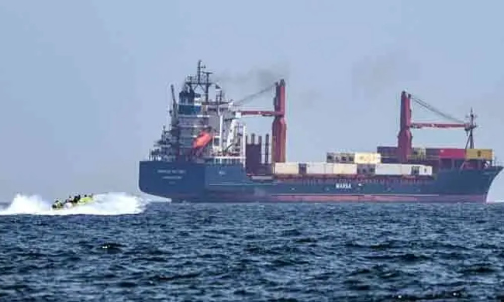 ইরান হরমুজ প্রণালি অবরোধের হুমকি, যুক্তরাষ্ট্র পাল্টা সতর্ক