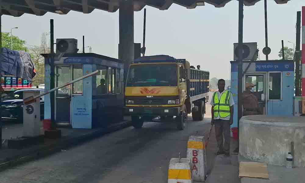 ঈদযাত্রায় যমুনা সেতুতে বেড়েছে যানবাহন চলাচল ও টোল আদায়, মহাসড়কে নেই যানজট