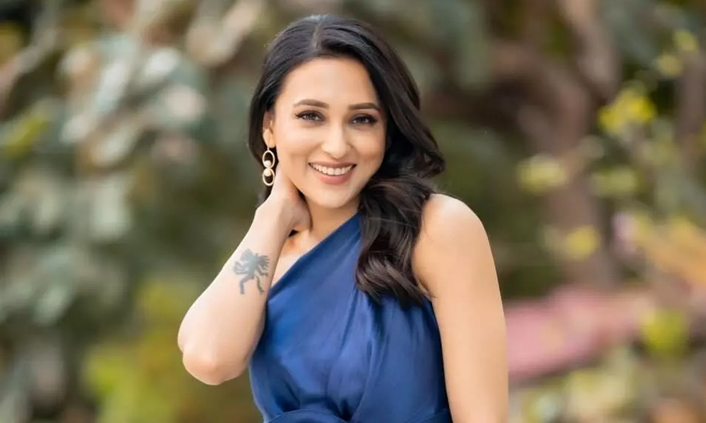 মিমি চক্রবর্তীর বিরুদ্ধে আদালতে মানহানি মামলা