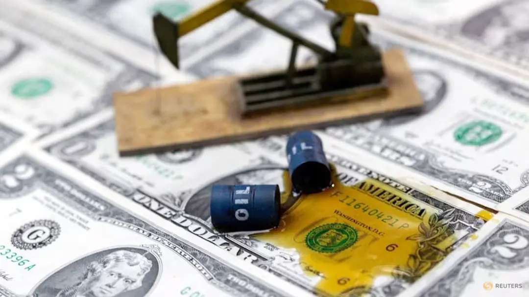 মধ্যপ্রাচ্যে যুদ্ধবির্তক পরিস্থিতিতে হরমুজ প্রণালী অবরোধে তেলের দাম রেকর্ড বৃদ্ধি