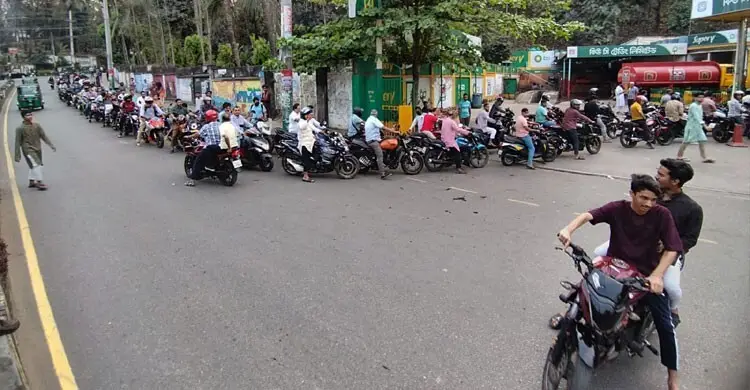 অকটেন মজুতে রয়েছে ২৫ দিন, সরকার ঝুঁকি কমাতে রেশনিং প্রয়োগ করছে