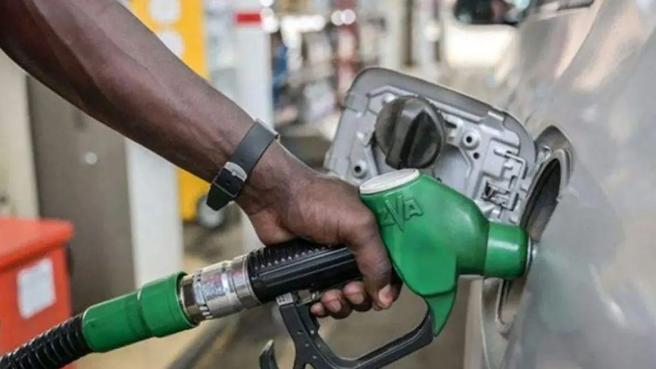 জ্বালানি তেলের পর্যাপ্ত মজুত নিশ্চিত, বিশ্ববাজার পরিস্থিতি নজরে রাখছে বিপিসি