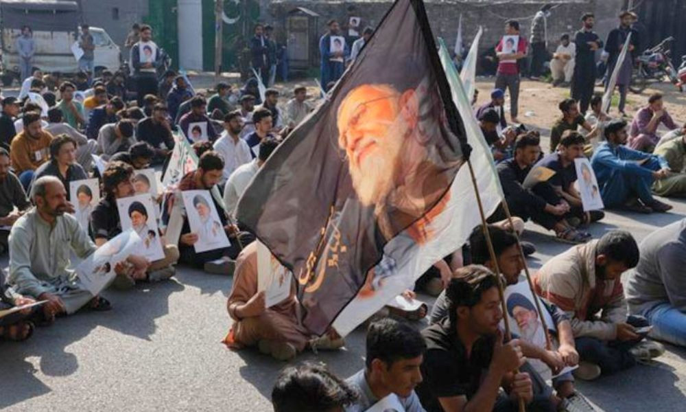 ইরানের সর্বোচ্চ নেতা খামেনির মৃত্যুতে পাকিস্তানে সংঘর্ষ, অন্তত ১৭ জন নিহত