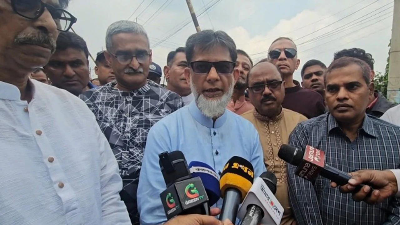 কুমিল্লায় লেভেল ক্রসিং দুর্ঘটনায় নিহতদের জন্য রেল কর্তৃপক্ষ এক লাখ টাকা ক্ষতিপূরণ ঘোষণা