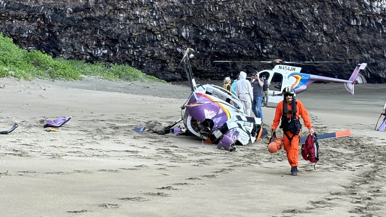 যুক্তরাষ্ট্রের হাওয়াইতে পর্যটকবাহী হেলিকপ্টার বিধ্বস্ত, ৩ জন নিহত