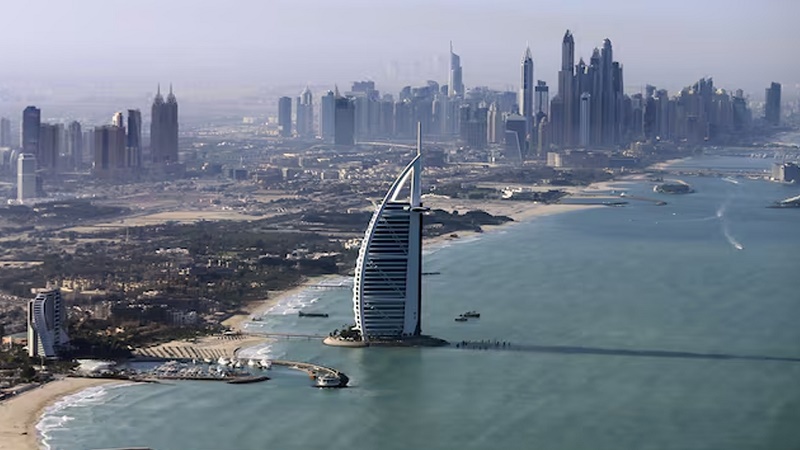 ইরানের হামলায় সংযুক্ত আরব আমিরতের যুক্তরাষ্ট্র ঘাঁটি লক্ষ্যবস্ত্রে বিস্ফোরণ