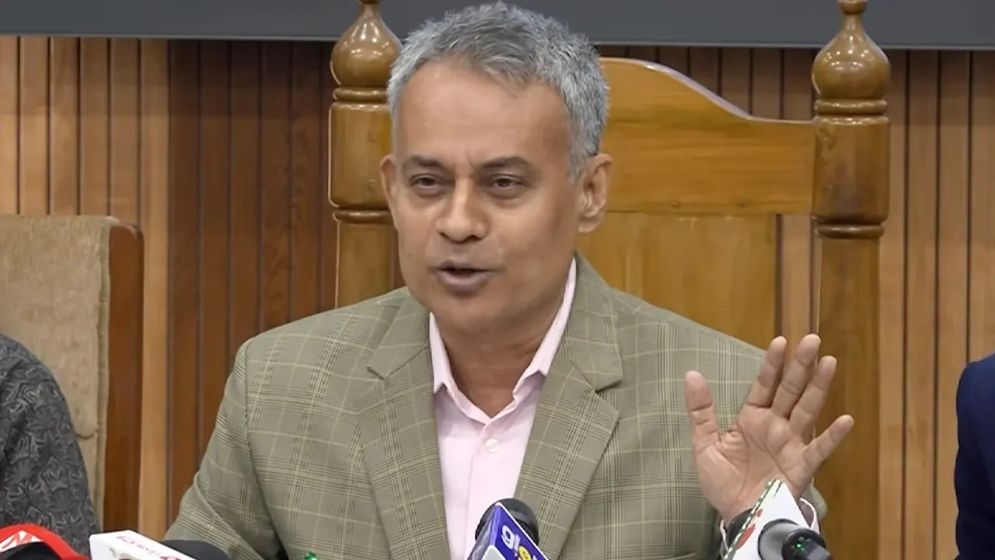 নিউমার্কেটের আধুনিক ফুটওভার ব্রিজ উদ্বোধন, ফুটপাত দখলমুক্তির পরিকল্পনা ঘোষণা