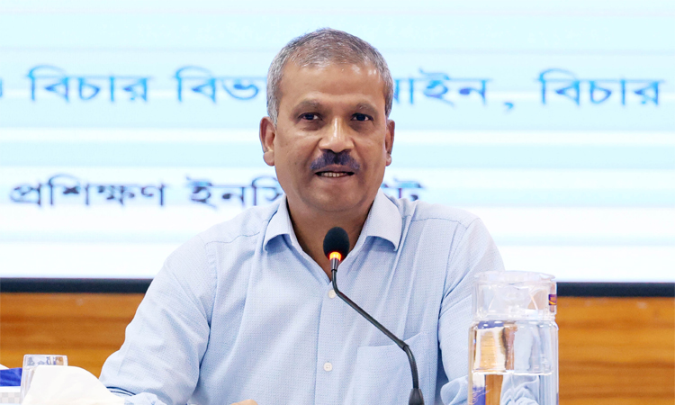 বিগত সরকারের আমলে নিয়োগকৃত বিপুলসংখ্যক সরকারি আইন কর্মকর্তা নিয়ে বিতর্ক: পর্যালোচনায় বর্তমান মন্ত্রণালয়