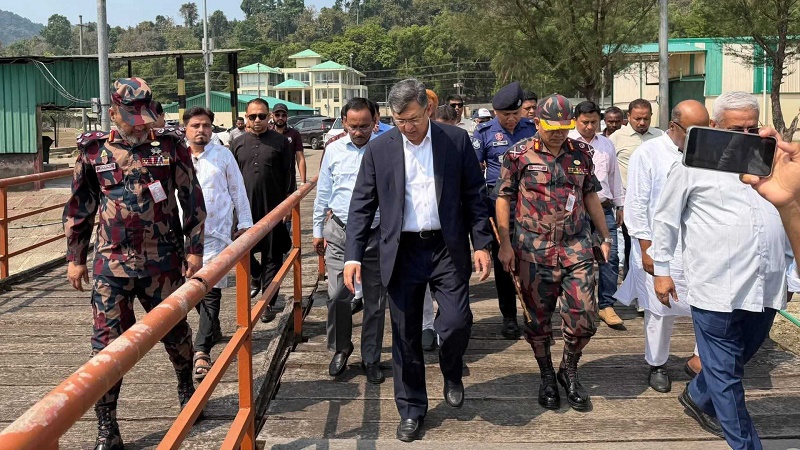 টেকনাফ স্থলবন্দরের কার্যক্রম ও অবকাঠামো পরিদর্শনে স্বরাষ্ট্রমন্ত্রী