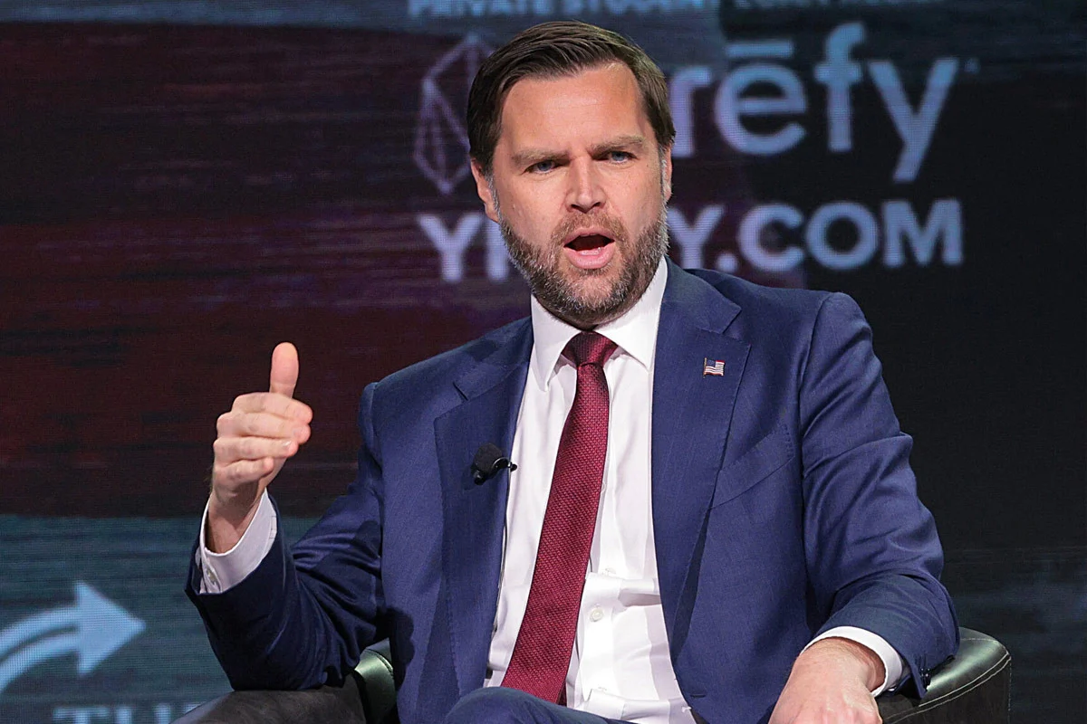 রাশিয়া–ইউক্রেন যুদ্ধ: যুক্তরাষ্ট্রের অস্ত্র সহায়তা নীতি পরিবর্তনের ইঙ্গিত ও যুদ্ধক্ষেত্রে পাল্টাপাল্টি হামলা জোরদার