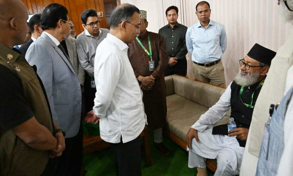 সংসদ অধিবেশনে অসুস্থ সাতক্ষীরা-৩ আসনের এমপি রবিউল বাশার, শয্যাপাশে প্রধানমন্ত্রী