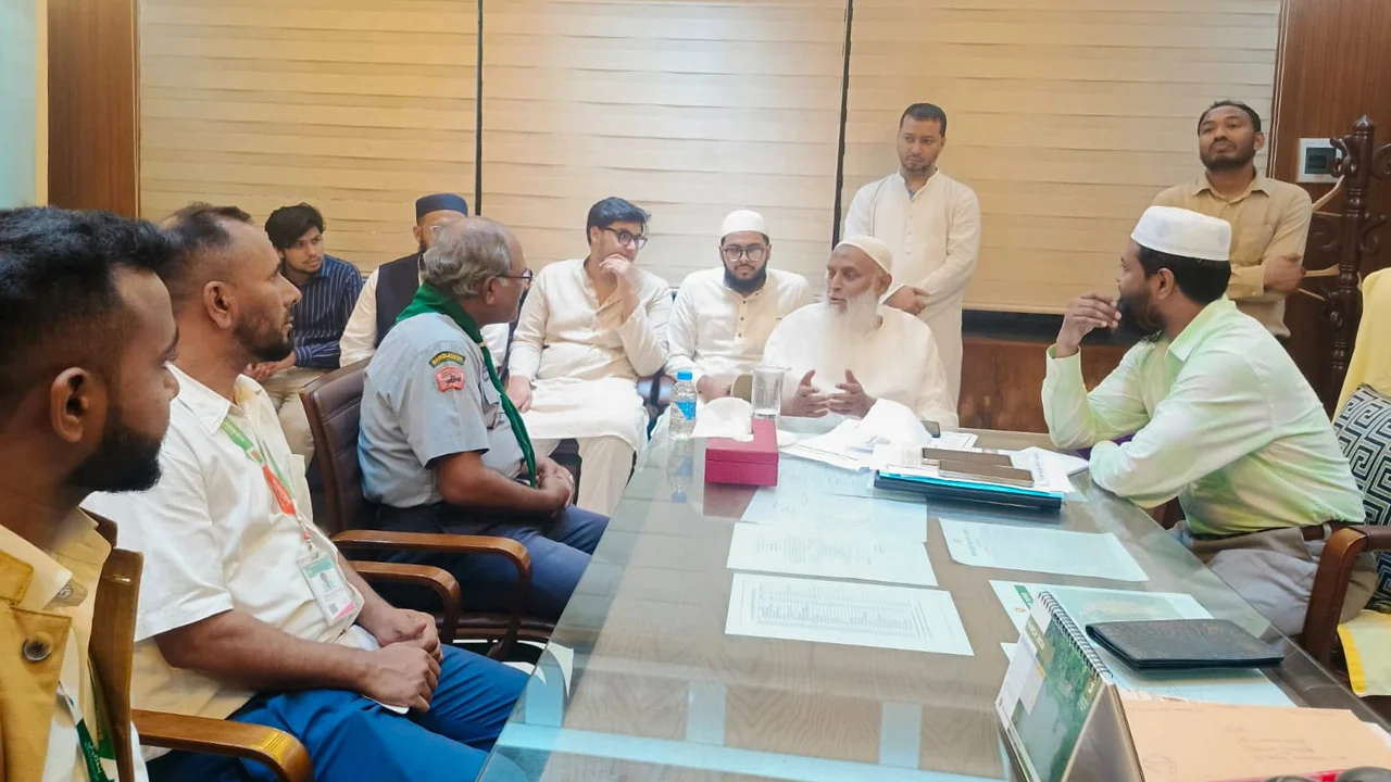 প্রথম হজ ফ্লাইট আজ রাতে, প্রস্তুতি পর্যালোচনায় হজক্যাম্পে ধর্মমন্ত্রীর আকস্মিক পরিদর্শন