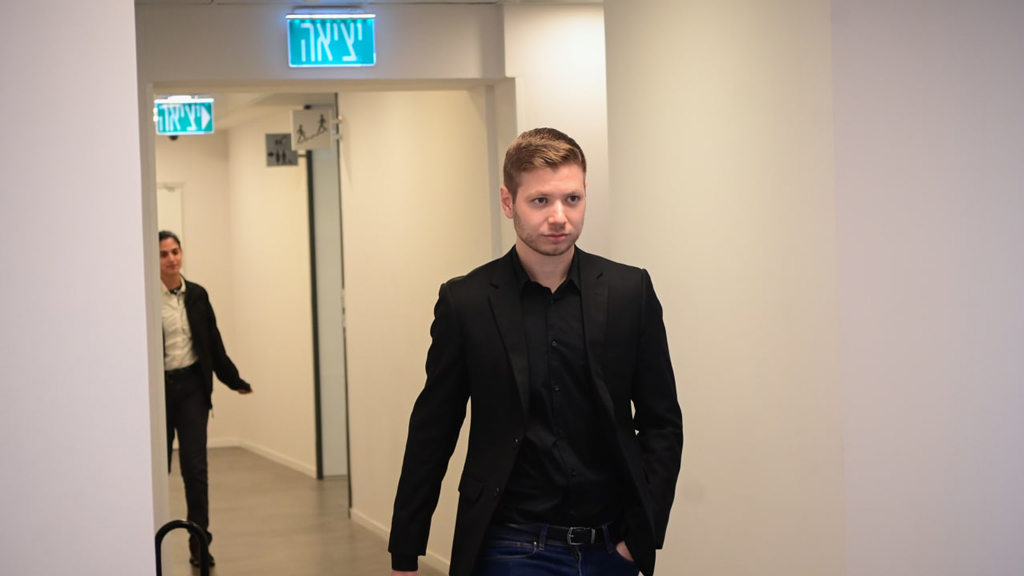 ইসরায়েলের নেতানিয়াহুর ছেলেদের যুক্তরাষ্ট্র থেকে বিতাড়নের আহ্বান বিতর্কে