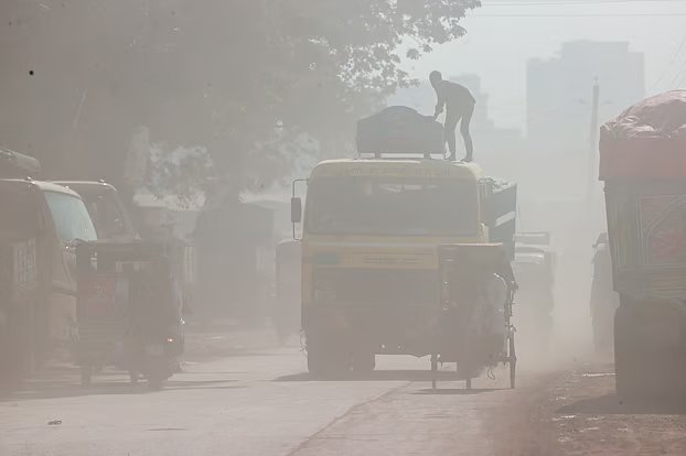 বৃষ্টির পরও ঢাকার বায়ুমান অস্বাস্থ্যকর: ১২৪ শহরের মধ্যে ষষ্ঠ অবস্থানে রাজধানী