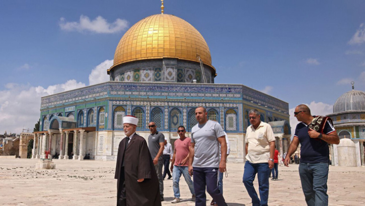 ইসরায়েল পূর্ব জেরুজালেমে আল-আকসা মসজিদ খুলল, ৪০ দিন পর মুসল্লিদের প্রবেশ অনুমতি