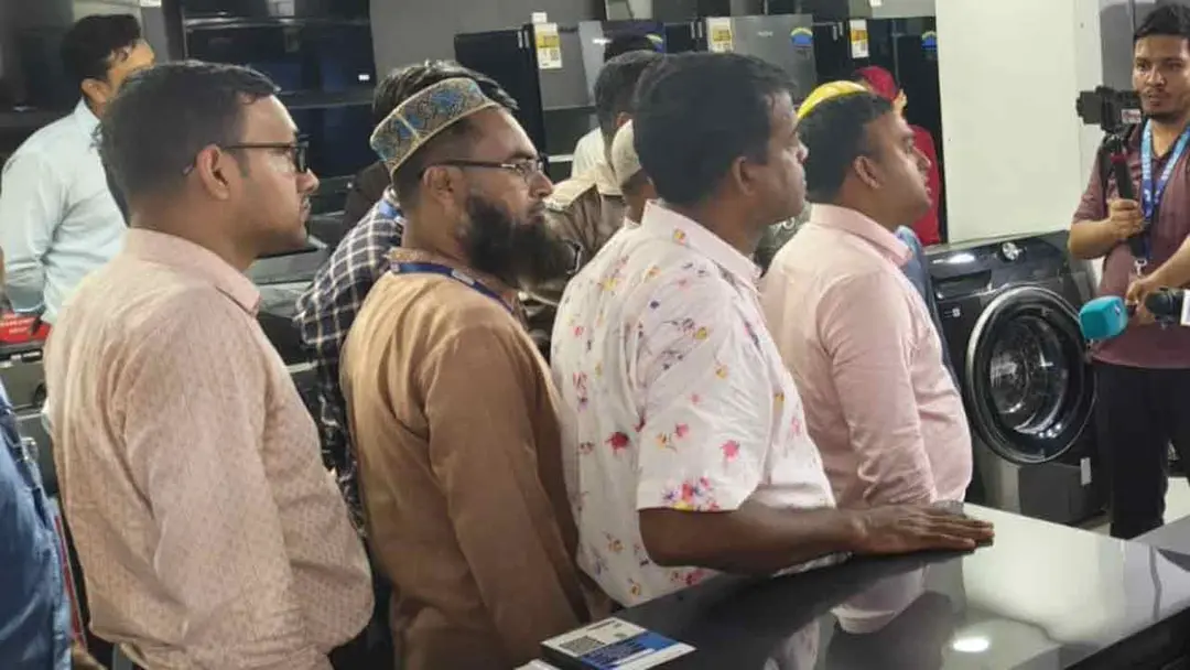 বিদ্যুৎ সাশ্রয়ে ডেসকোর ঝটিকা অভিযান: মিরপুর ও গুলশানে জরিমানা ও মালামাল জব্দ