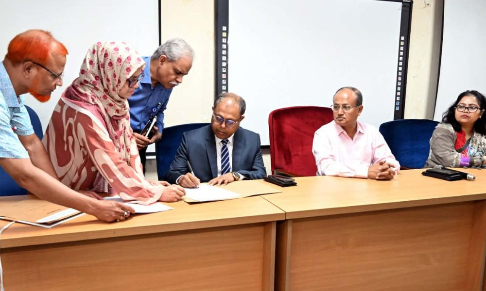 ঢাকা বিশ্ববিদ্যালয়ের নতুন প্রো-ভাইস চ্যান্সেলর (শিক্ষা) হিসেবে অধ্যাপক ড. আবদুস সালামের দায়িত্ব গ্রহণ