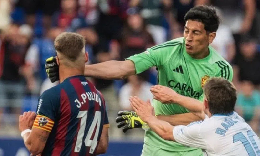 প্রতিপক্ষ খেলোয়াড়কে ঘুষি মেরে দীর্ঘমেয়াদি নিষেধাজ্ঞার মুখে জারাগোজা গোলরক্ষক