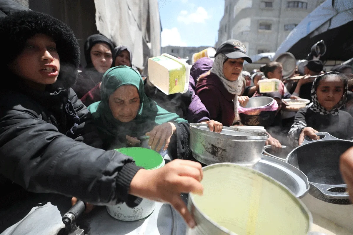 গাজায় তীব্র খাদ্যসংকট: আটার সরবরাহ চাহিদার অর্ধেকেরও কম, ত্রাণ কার্যক্রম ব্যাহত