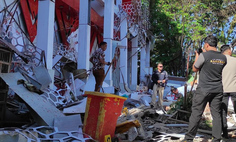 ইন্দোনেশিয়ায় ৭.৪ মাত্রার ভূমিকম্পে নিহত ১, সুনামি সতর্কতা প্রত্যাহার