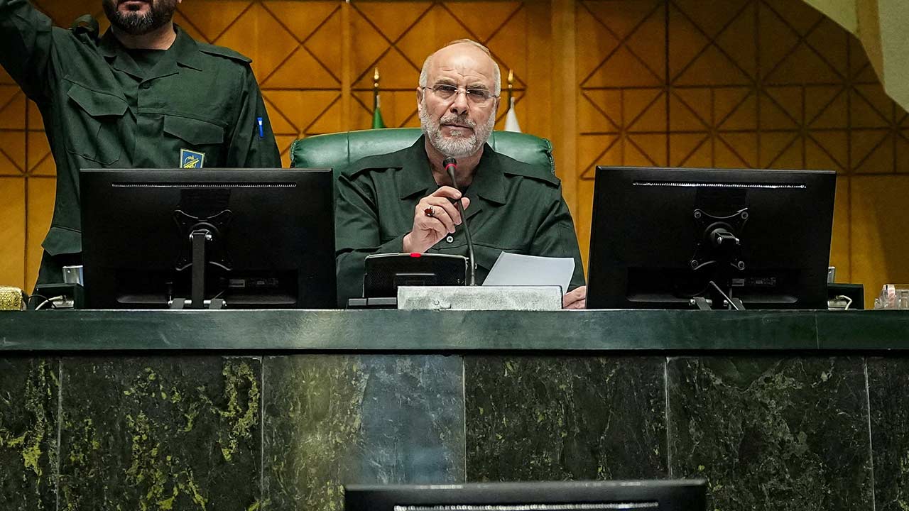 ইরানের পার্লামেন্ট স্পিকারের হুমকি: বাব-আল-মানদেব প্রণালিতে নজরদারির সংকেত