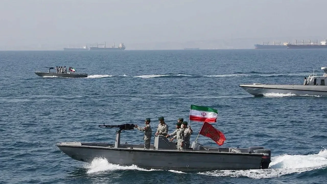 যুক্তরাষ্ট্রের নৌ অবরোধ ও ইসরায়েলি তৎপরতায় হরমুজ প্রণালিতে বাড়ছে উত্তেজনা