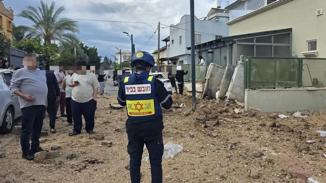 ইরান ইসরায়েলের মধ্যাঞ্চলে ক্লাস্টার মিসাইল হামলা চালাল