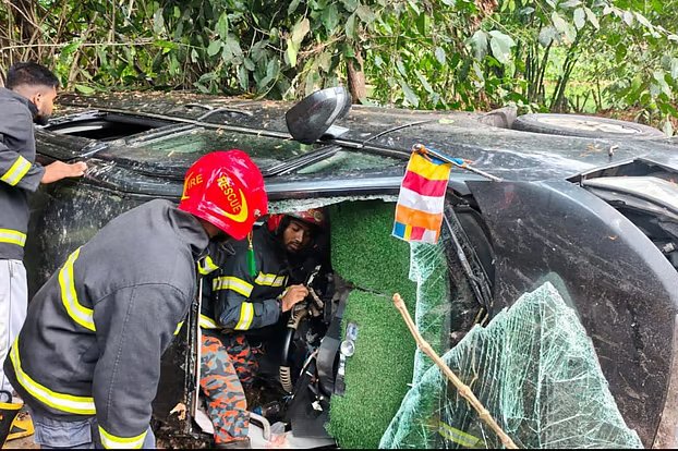ফেনীতে চট্টলা এক্সপ্রেসের ইঞ্জিনে ত্রুটি ও লোহাগাড়ায় সড়ক দুর্ঘটনায় নিহত ৩