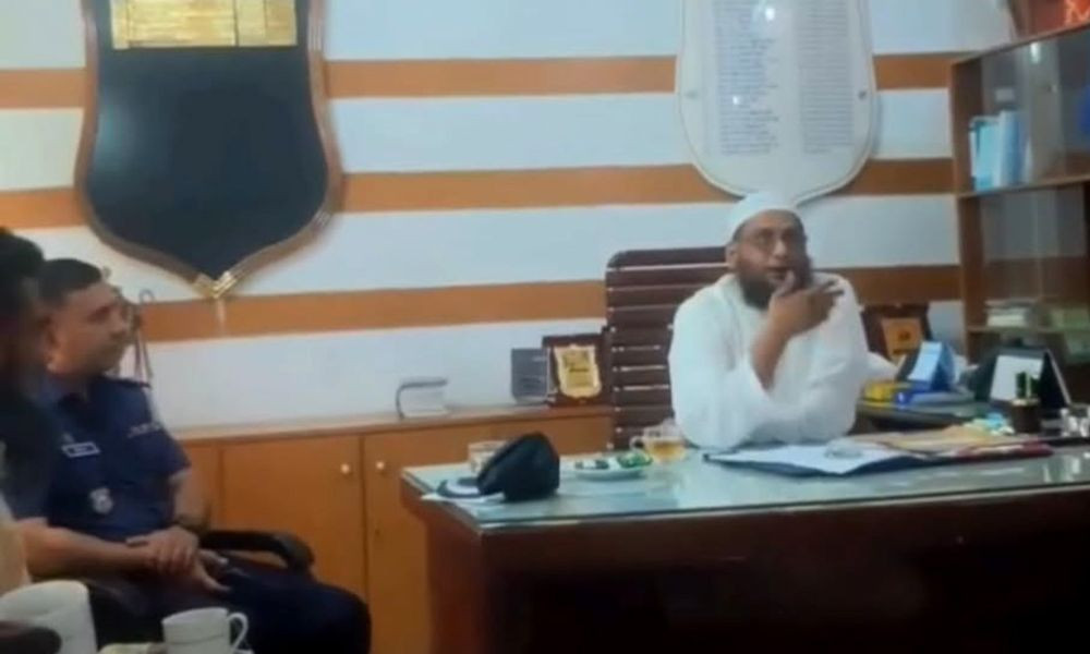 ফুলপুর থানায় সংসদ সদস্যের চেয়ারে বসার ঘটনা নিয়ে সমালোচনা ও আলোচনা