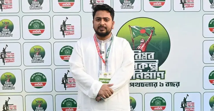 নাহিদ ইসলাম দেশে ফিরছেন পবিত্র ওমরাহ পালনের পর