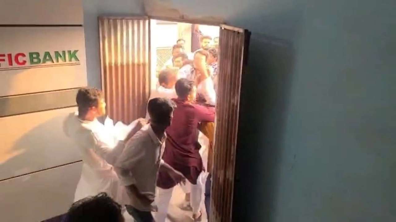 ধামরাইয়ে এনসিপির কার্যালয় উদ্বোধনকে কেন্দ্র করে সংঘর্ষ, আহত অন্তত ১০