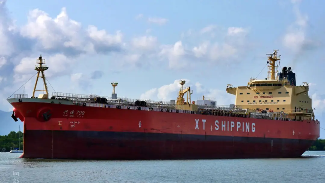 চট্টগ্রামে ৩৪ হাজার টন জেট ফুয়েল নিয়ে ভিড়ল চীনা জাহাজ