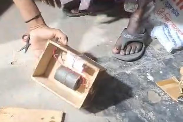 কুষ্টিয়ায় কার্টন বিস্ফোরণে ভ্যানচালক আহত, জনমনে আতঙ্ক