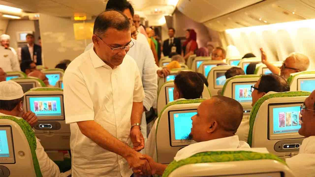 হজের খরচ আগামী বছর আরও কমানোর প্রতিশ্রুতি প্রধানমন্ত্রীর