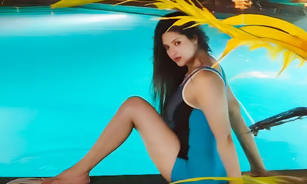 পর্দার আড়াল থেকে ফের আলোচনায় অভিনেত্রী পরীমনি, সুইমিংপুল ভিডিও ঘিরে সামাজিক মাধ্যমে প্রতিক্রিয়া