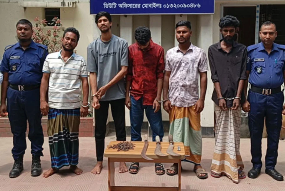 রূপগঞ্জে কারখানা কর্মী অপহরণ ও মুক্তিপণ দাবি: ৫ অপহরণকারী গ্রেফতার, অস্ত্র উদ্ধার