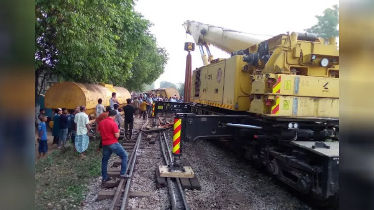 হবিগঞ্জে তেলবাহী ট্রেন লাইনচ্যুত, সিলেট-দেশের রেল যোগাযোগ বন্ধ