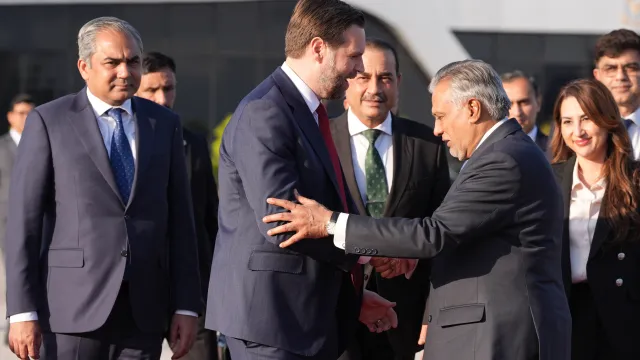 মধ্যপ্রাচ্যে ইরান–যুক্তরাষ্ট্র আলোচনায় অগ্রগতি না হলেও যুদ্ধবিরতি টিকিয়ে রাখার চেষ্টা চলছে