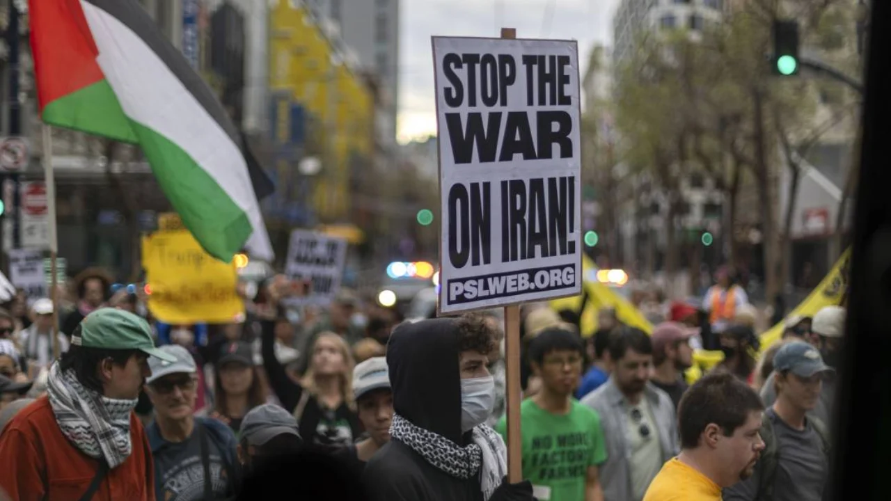 যুক্তরাষ্ট্রের দুই-তৃতীয়াংশ নাগরিক দ্রুত ইরান যুদ্ধ সমাপ্তির পক্ষে