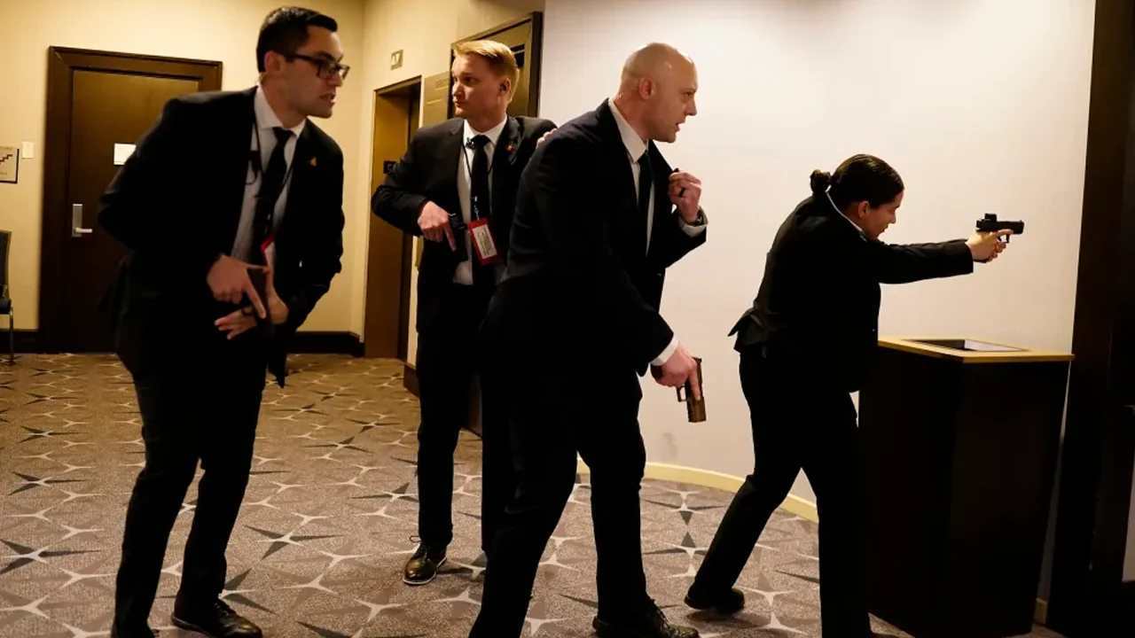 ওয়াশিংটন ডিসিতে হোয়াইট হাউস সংবাদদাতাদের নৈশভোজে গোলাগুলি, নিরাপদ স্থানে ট্রাম্প