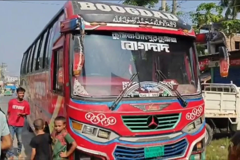 বেপরোয়া বাসের প্রতিযোগিতায় চাঁদপুরে হাসপাতালের দারোয়ান নিহত