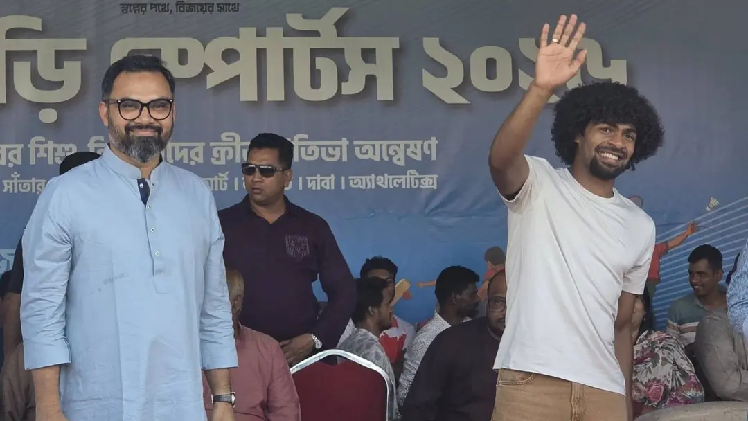 ‘নতুন কুঁড়ি স্পোর্টস’ কার্যক্রমে অংশ নিলেন বাংলাদেশি বংশোদ্ভূত ফুটবলার হামজা চৌধুরী