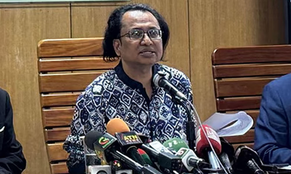 সাংবাদিকদের বিরুদ্ধে মামলার অভিযোগ গঠন নিয়ে আইনি পর্যালোচনা করা হবে: তথ্য উপদেষ্টা